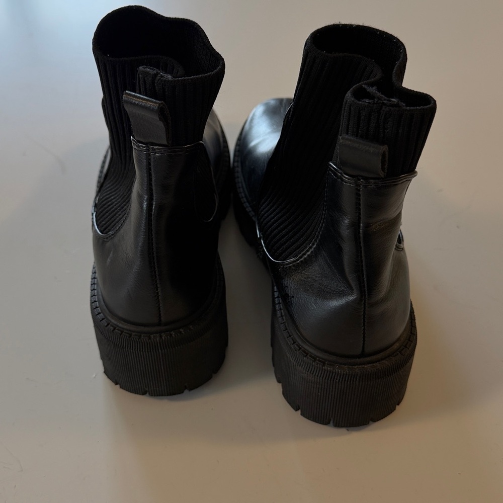 Forever 21 Black Ankle Boots size 5.5 - Picture 7 of 8